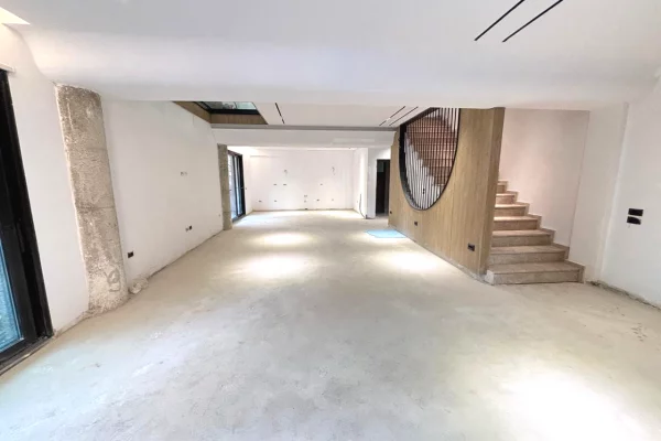 Luxury villas for rent in Tirana 3+1, Emty