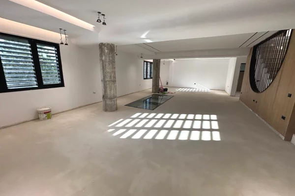 Luxury villas for rent in Tirana 3+1, Emty