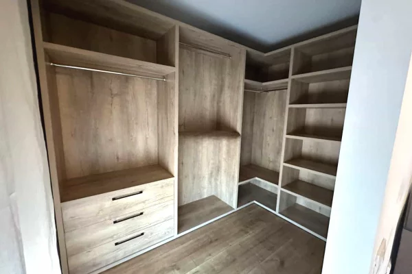 Luxury villas for rent in Tirana 3+1, Emty