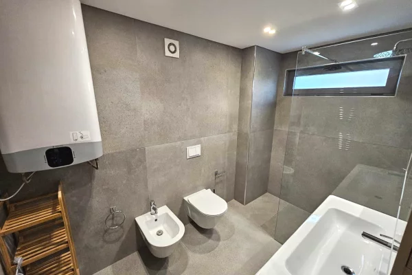 Luxury villas for rent in Tirana 3+1, Emty