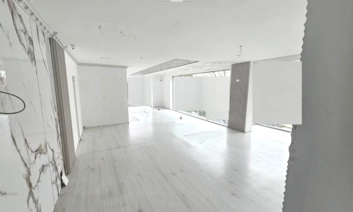 Zyre/Dyqan Me Qera prane 21 Dhjetorit ( ID BZ2818) Tirane