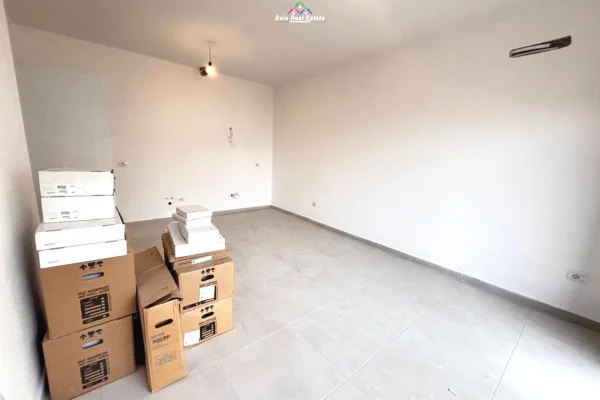 Business Property for Rent 3+1 in Tirana - 500 Euro