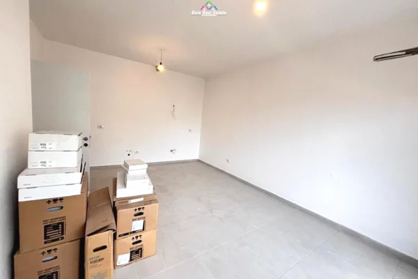 Business Property for Rent 3+1 in Tirana - 500 Euro