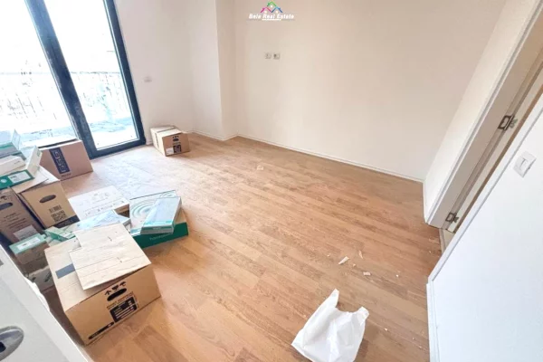 Zyre Me Qera tek Rruga e Barrikadave (ID BZ2819) Tirane