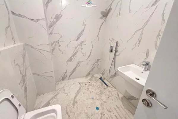 Zyre Me Qera tek Rruga e Barrikadave (ID BZ2819) Tirane