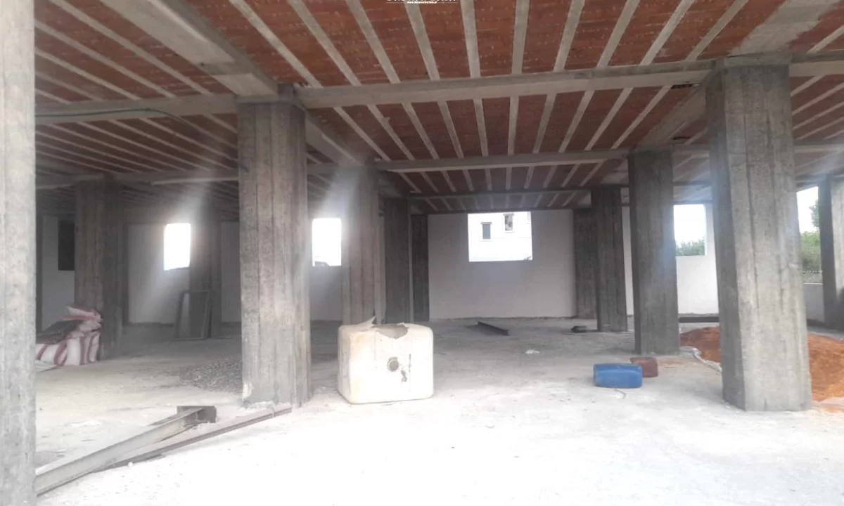 Magazine Me Qera Ne Sukth ( ID BM295) Tirane