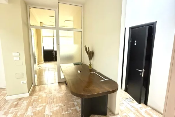 Zyre Me Qera Tek Selvia ( ID BZ2820 ) Tirane