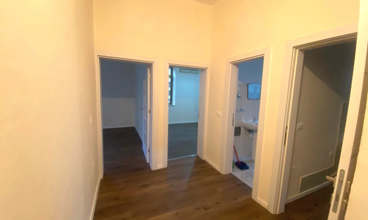 Zyre Me Qera Tek Rruga e Dibres ( ID BZ2821) Tirane