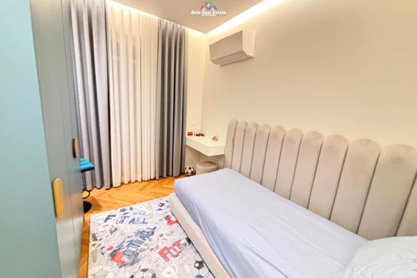 Shtepi ne shitje Apartament ne Tirane, 3+1, Mobilimi E mobiluar, Pagesa 330,000  Euro.