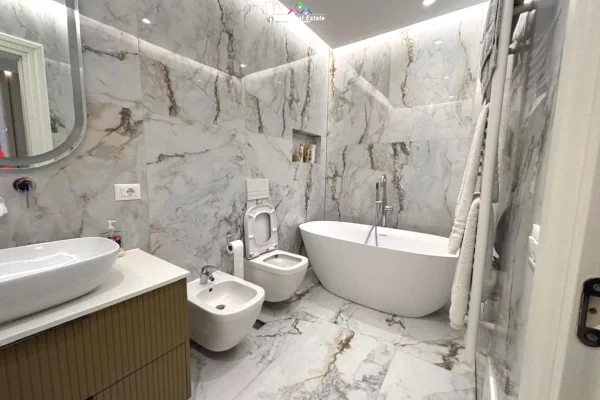 Shtepi ne shitje Apartament ne Tirane, 3+1, Mobilimi E mobiluar, Pagesa 330,000  Euro.