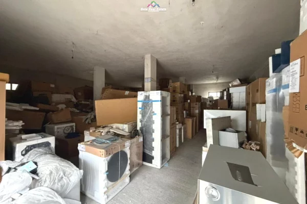 Business Property for Rent 4+1 in Tirana - 90,000 Leke