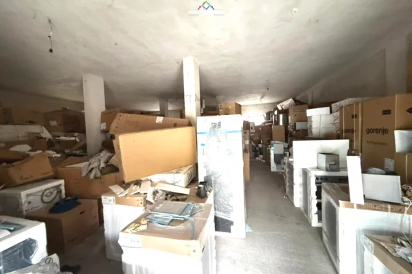 Business Property for Rent 4+1 in Tirana - 90,000 Leke