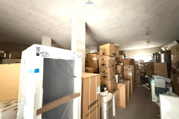 Business Property for Rent 4+1 in Tirana - 90,000 Leke