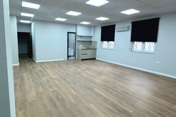 Business Property for Rent 3+1 in Tirana - 110,000 Leke