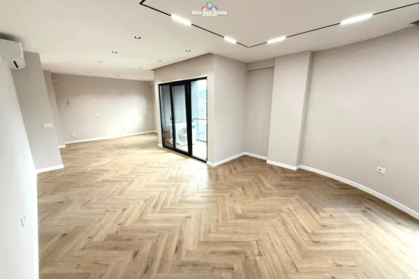 Ambient biznesi me qera 3+1 ne Tirane - 1,140 Euro