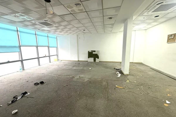 Zyre Me Qera Tek Ish Ekspozita ( ID BZ2823) Tirane