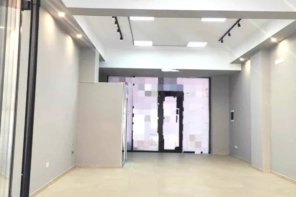 Ambient biznesi me qera 1+1 ne Tirane - 80,000 Leke