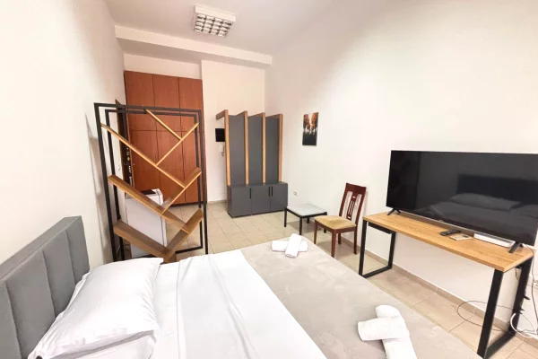 Shtepi me qera Apartament ne Tirane, Garsoniere, Mobilimi E mobiluar, Pagesa 42,000  Leke.