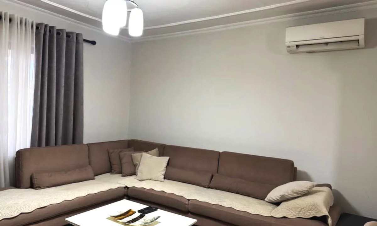 Shtepi me qera Shtepi Private ne Tirane, 2+1, Mobilimi E mobiluar, Pagesa 600  Euro.