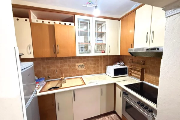 Shtepi me qera Apartament ne Tirane, 3+1, Mobilimi E mobiluar, Pagesa 520  Euro.