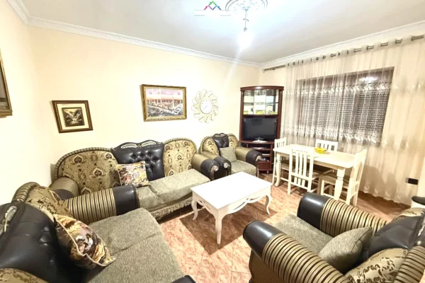 Shtepi me qera Apartament ne Tirane, 3+1, Mobilimi E mobiluar, Pagesa 520  Euro.