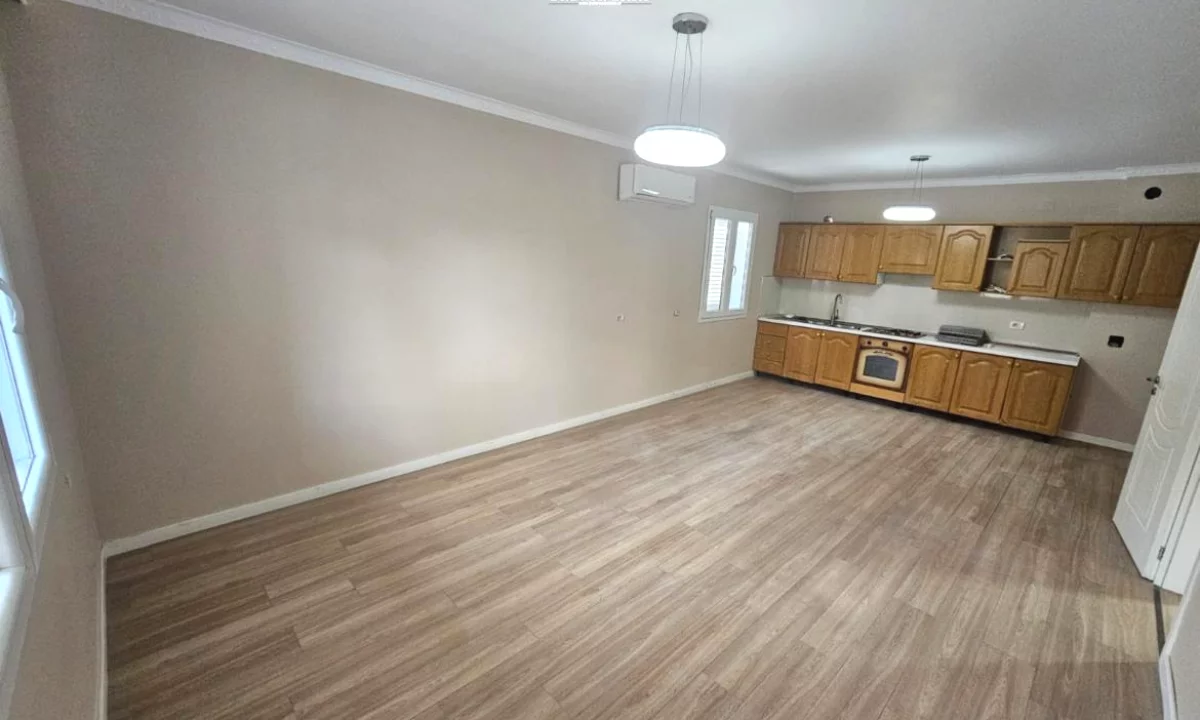 Shtepi me qera Shtepi Private ne Tirane, 7+1, Mobilimi Bosh, pa mobiluar, Pagesa 2,500  Euro.