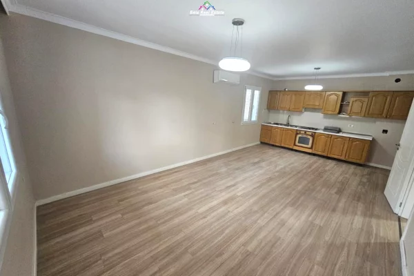 Shtepi me qera 7+1 ne Tirane - 2,500 Euro