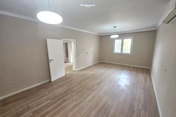 Shtepi me qera Shtepi Private ne Tirane, 7+1, Mobilimi Bosh, pa mobiluar, Pagesa 2,500  Euro.