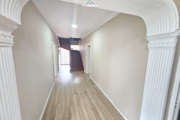 Shtepi me qera Shtepi Private ne Tirane, 7+1, Mobilimi Bosh, pa mobiluar, Pagesa 2,500  Euro.