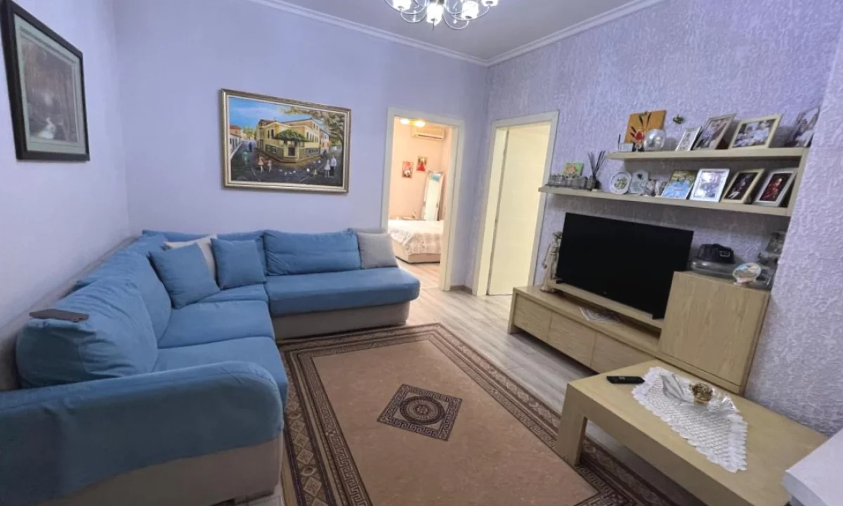 Shtepi me qera Apartament ne Tirane, 2+1, Mobilimi E mobiluar, Pagesa 55,000  Leke.