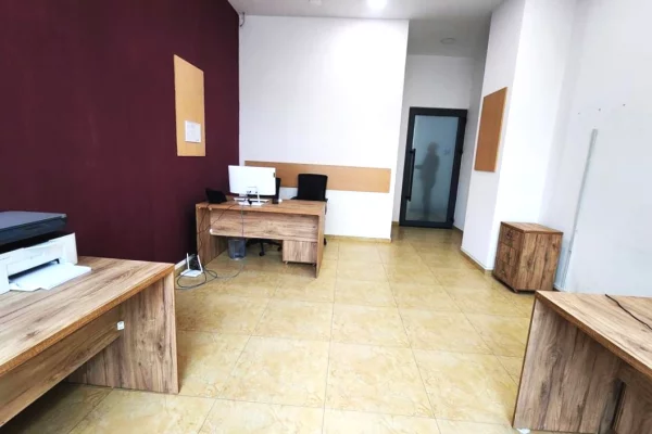 Ambient biznesi me qera 3+1 ne Tirane - 490 Euro