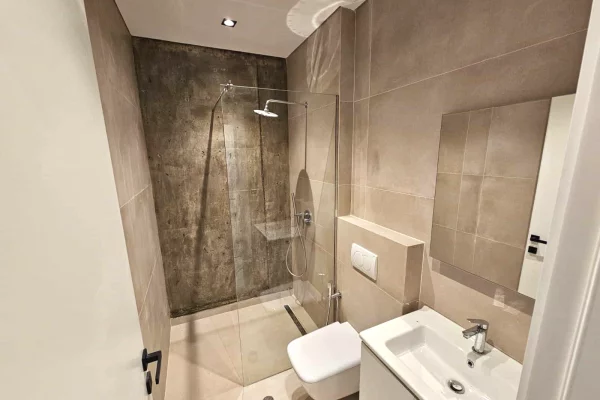 Shtepi me qera Apartament ne Tirane, 4+1, Mobilimi E mobiluar, Pagesa 3,400  Euro.