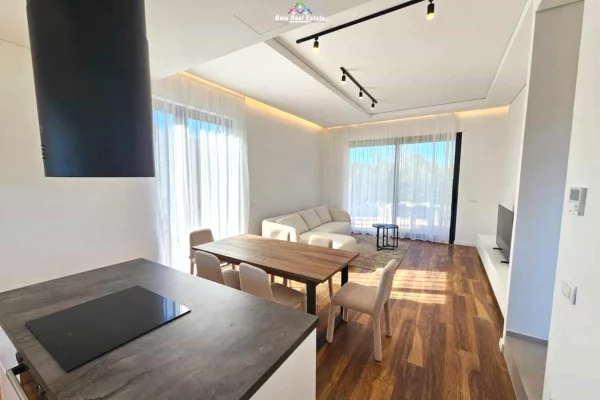 Shtepi me qera Apartament ne Tirane, 4+1, Mobilimi E mobiluar, Pagesa 3,400  Euro.