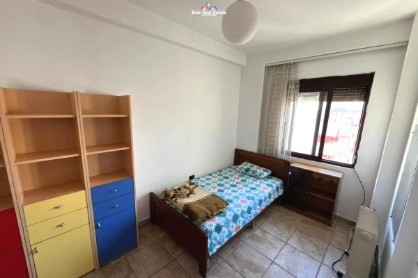 Shtepi me qera Apartament ne Tirane, 3+1, Mobilimi E mobiluar, Pagesa 730  Euro.