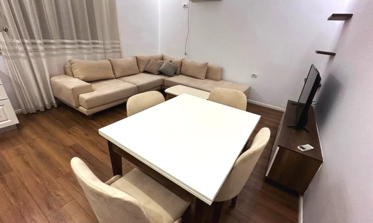 Shtepi me qera Apartament ne Tirane, 1+1, Mobilimi E mobiluar, Pagesa 50,000  Leke.