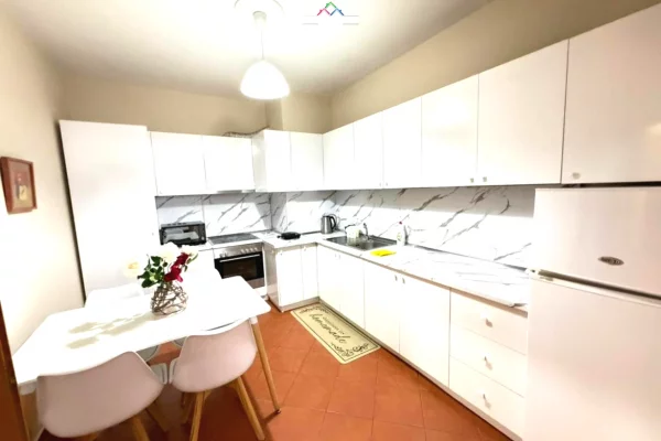 Appartamento in affitto a Tirana 2+1, Arredato