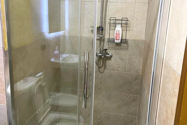 Shtepi me qera 2+1 ne Tirane - 80,000 Leke