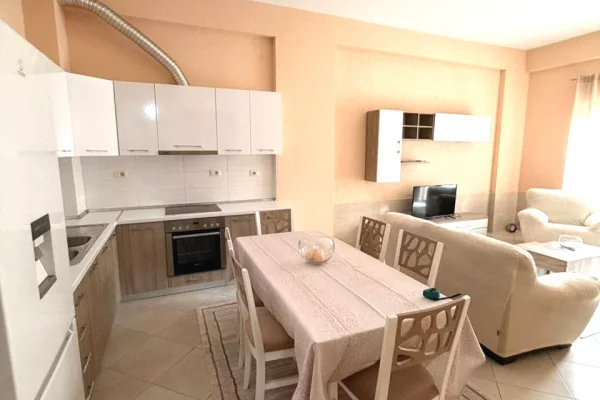 Appartamento in affitto a Tirana 1+1, Arredato