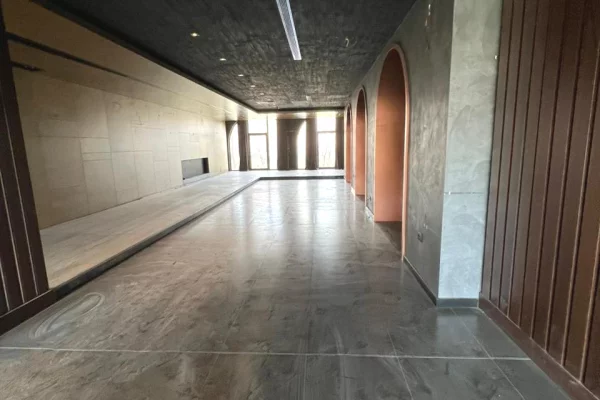 Zyre Me Qera Tek Stadiumi Dinamo (ID BZ2828) Tirane