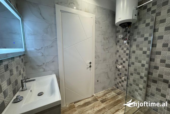 Shtepi ne shitje Apartament ne Tirane, 2+1, Mobilimi Bosh, pa mobiluar, Pagesa 169,000  Euro.