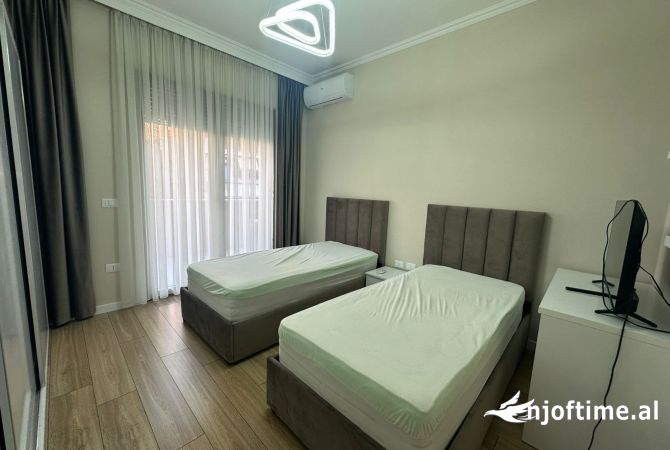 Shtepi me qera Apartament ne Tirane, 2+1, Mobilimi E mobiluar, Pagesa 1,300  Euro.