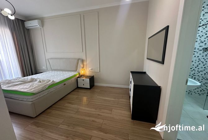 Shtepi me qera Apartament ne Tirane, 2+1, Mobilimi E mobiluar, Pagesa 1,300  Euro.