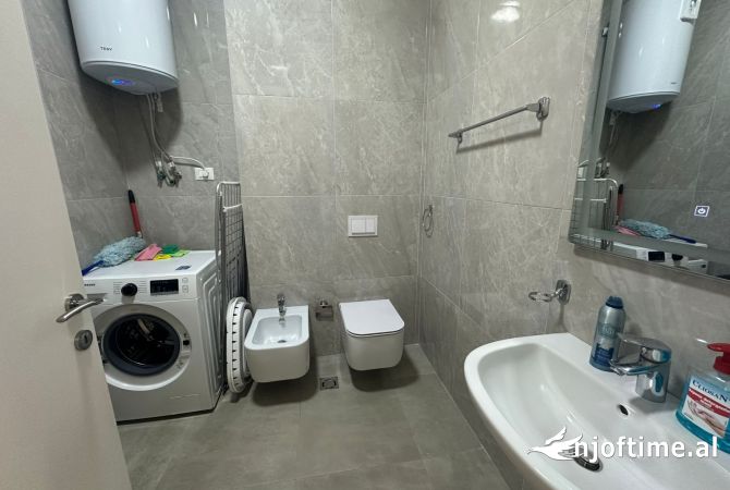 Shtepi me qera Apartament ne Tirane, 2+1, Mobilimi E mobiluar, Pagesa 1,300  Euro.