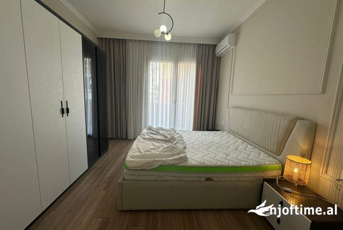 Shtepi me qera Apartament ne Tirane, 2+1, Mobilimi E mobiluar, Pagesa 1,300  Euro.