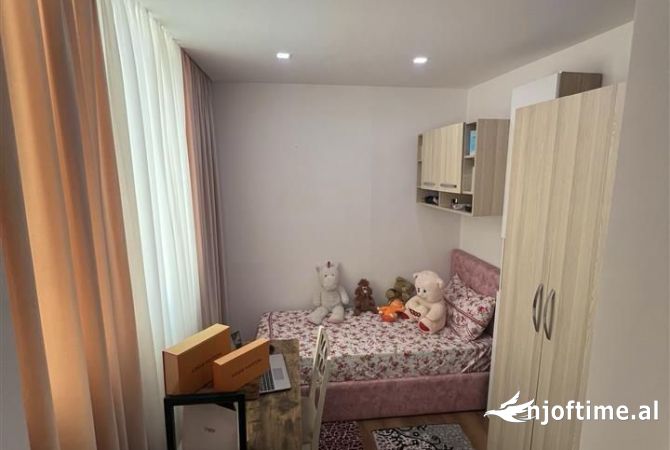 Shtepi ne shitje Apartament ne Tirane, 1+1, Mobilimi E mobiluar, Pagesa 95,000  Euro.