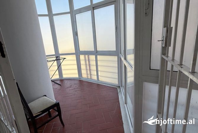 Shtepi me qera Apartament ne Tirane, 2+1, Mobilimi E mobiluar, Pagesa 650  Euro.