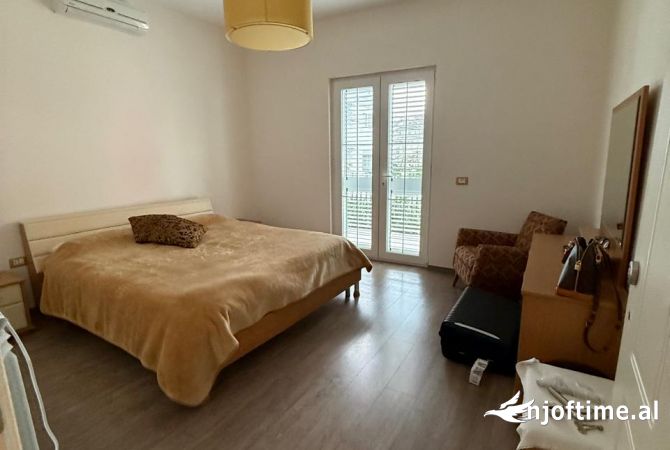 Ambient biznesi me qera 3+1 ne Tirane - 3,000 Euro