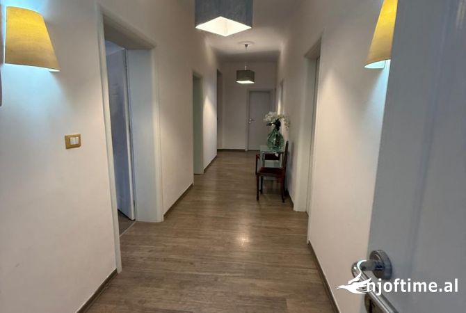Ambient biznesi me qera 3+1 ne Tirane - 3,000 Euro