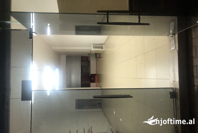 Ambient biznesi me qera 1+1 ne Tirane - 50,000 Leke