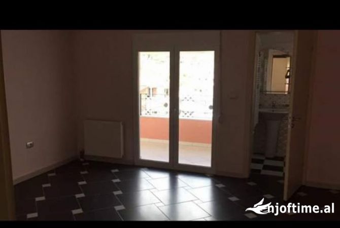 Shtepi me qera Shtepi Private ne Tirane, 4+1, Mobilimi Pjeserisht e mobiluar, Pagesa 500  Euro.